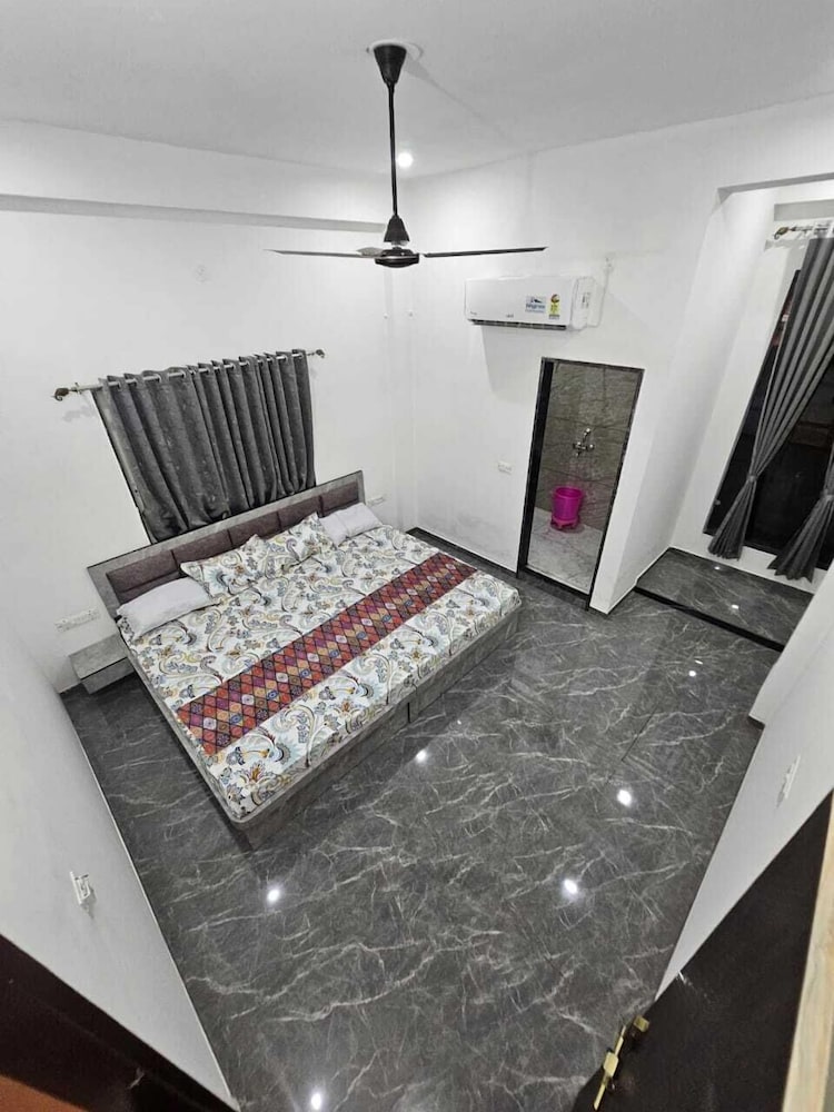Hotel Virat palace