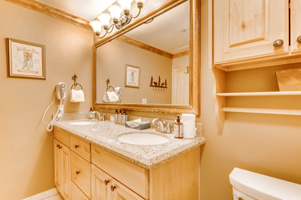 Summit County Vacations - Updated 1br Premier  At Black Bear Lodge- Kids Ski Free 1 Bedroom Condo by RedAwning - Property Image 8