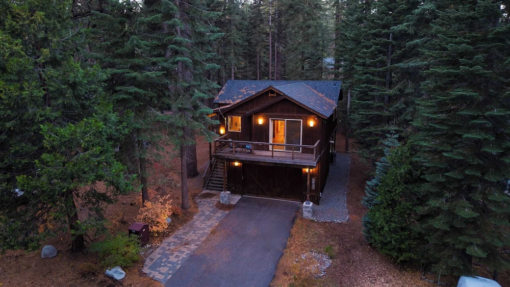 Cozy Tahoe Retreat w/ Hot Tub, Movie Room & Forest Views Tahoma Getaway by Avantstay