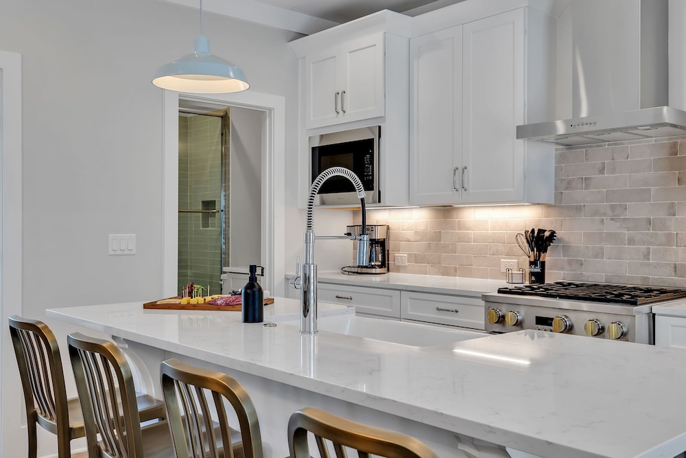 Soprano-private Rooftop-gr8 Walking Location