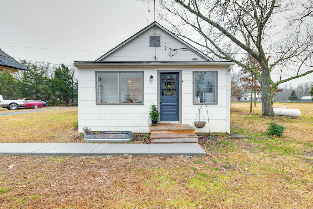 Charming Virginia Retreat w/ Covered Porch & Yard! view 4