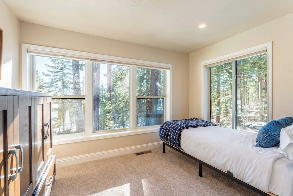 Views + Mins to Skiing, Lake, & Incline Village Incline Serenity by Avantstay