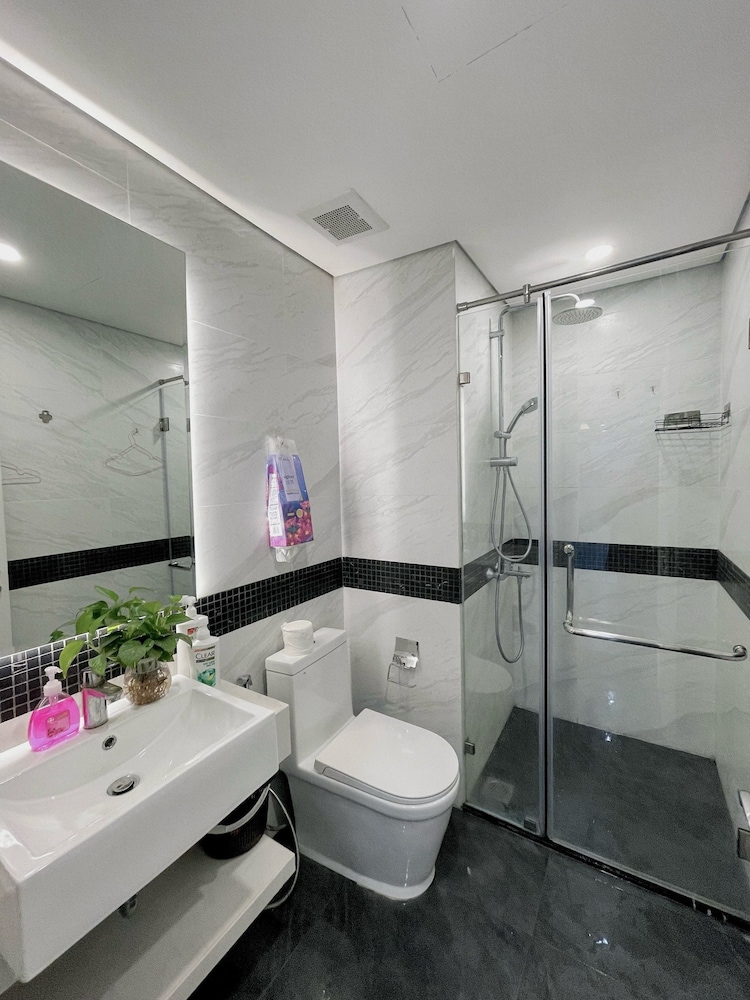 D El Dorado Westlake Luxury Apartments