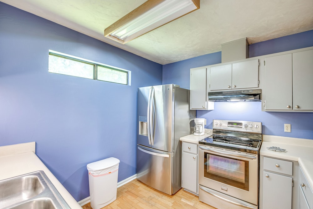 Quiet & Convenient Tallahassee Home, 4 Mi to Lake!