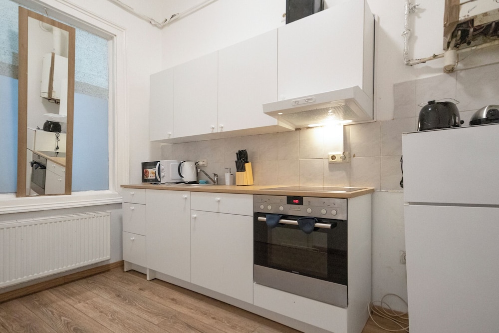 2BR Apt Near Stadthalle