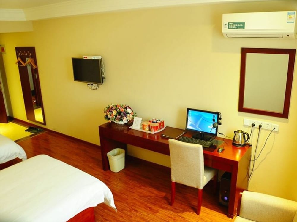GreenTree Inn Chuzhou Dingyuan County People's Square General Hospital Business Hotel