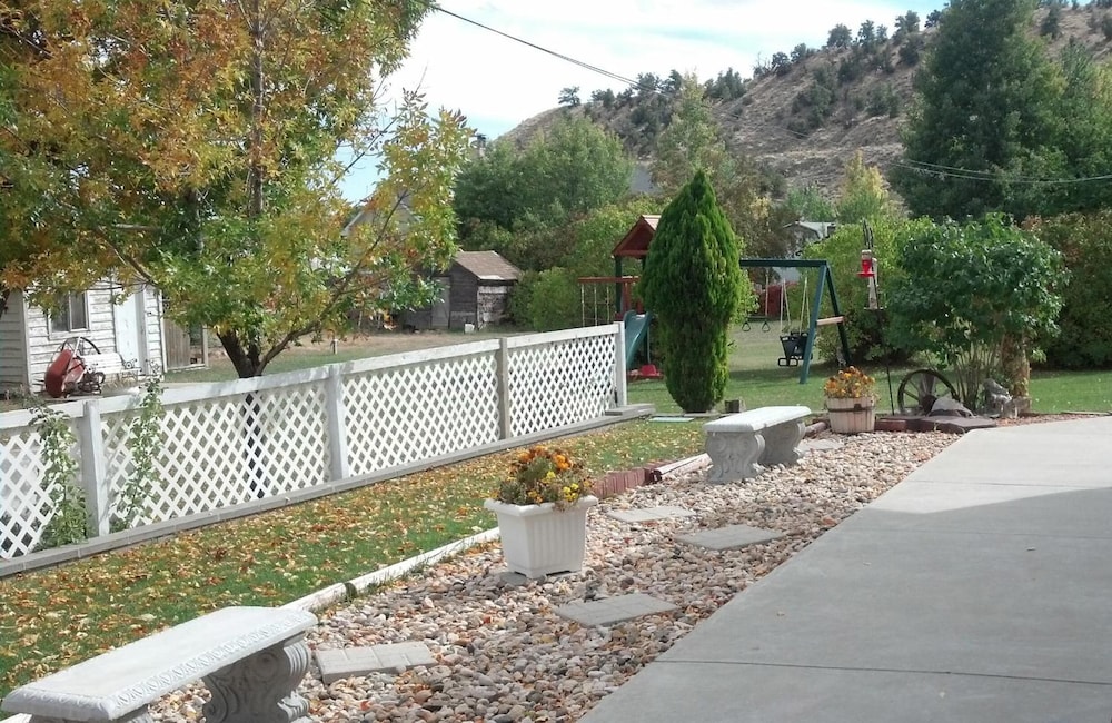 Bybee's Steppingstone Motel
