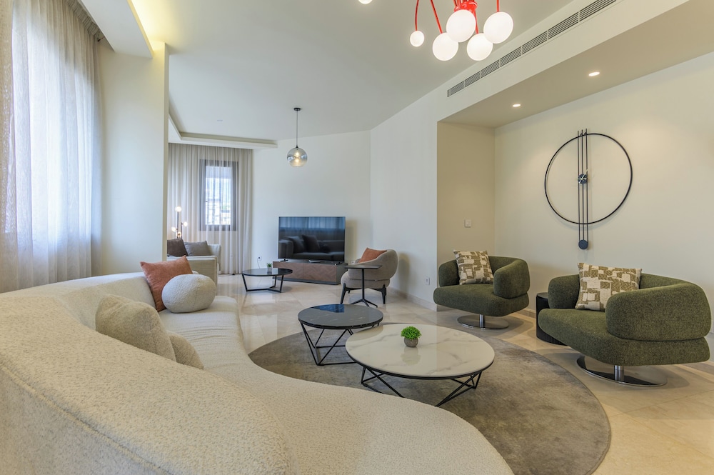 Achrafieh Gate - Modern 3-BR Apartments