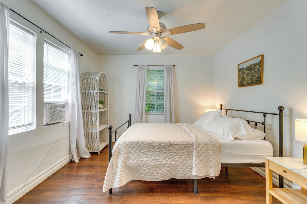 Heart of OKC Plaza District: Duplex Near Shops!
