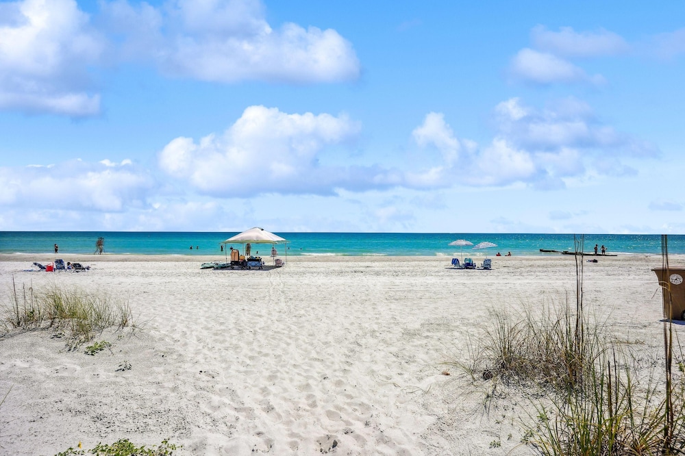 Ocean Sands 1-1002