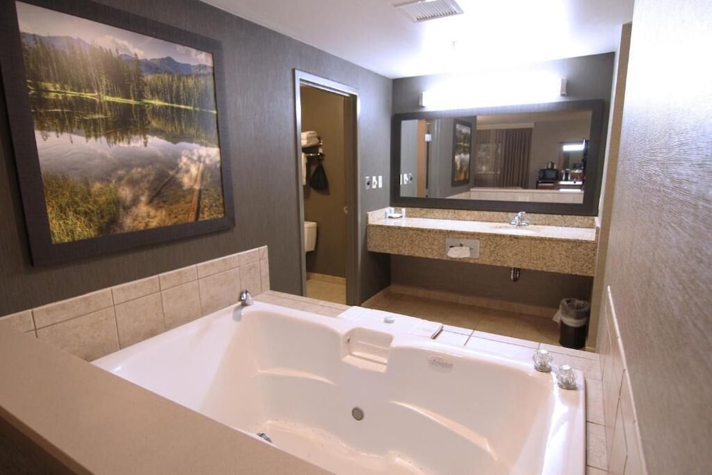 Evansville Vacations - Casper C'mon Inn Hotel  Suites - Property Image 5