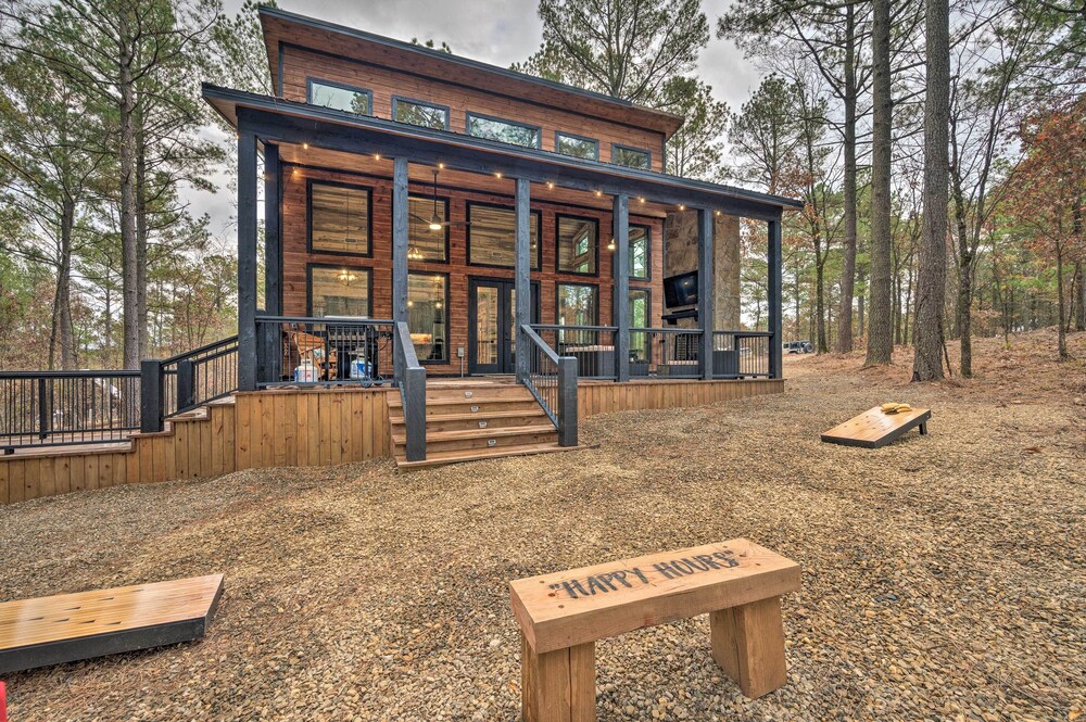 Luxury Cabin in the Woods w/ Hot Tub & Yard Games! view 5