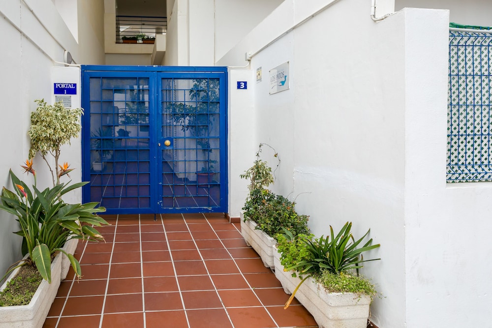 Near to the beach and PARKING Torrealmadena Los Patos 100