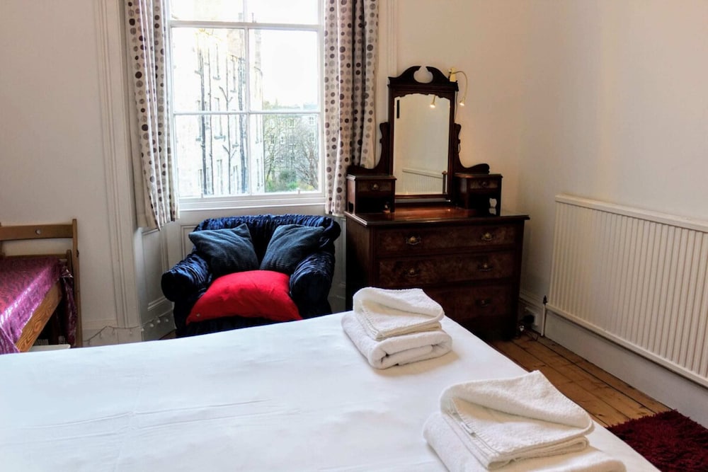 Traditional Apartment oer the Meadows