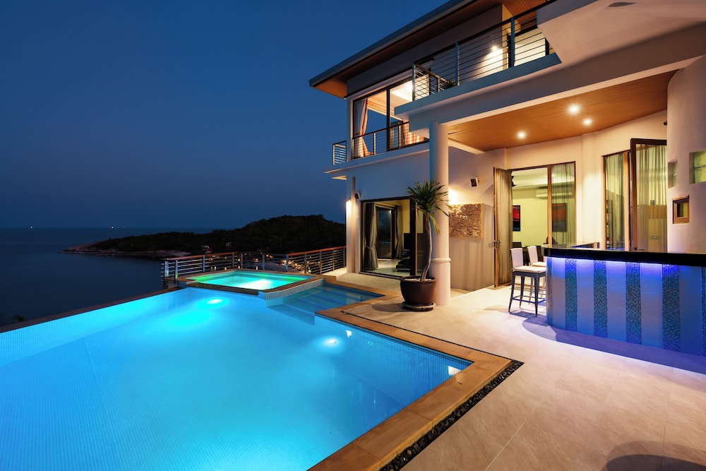 Villa Azure with Infinity Pool view 4