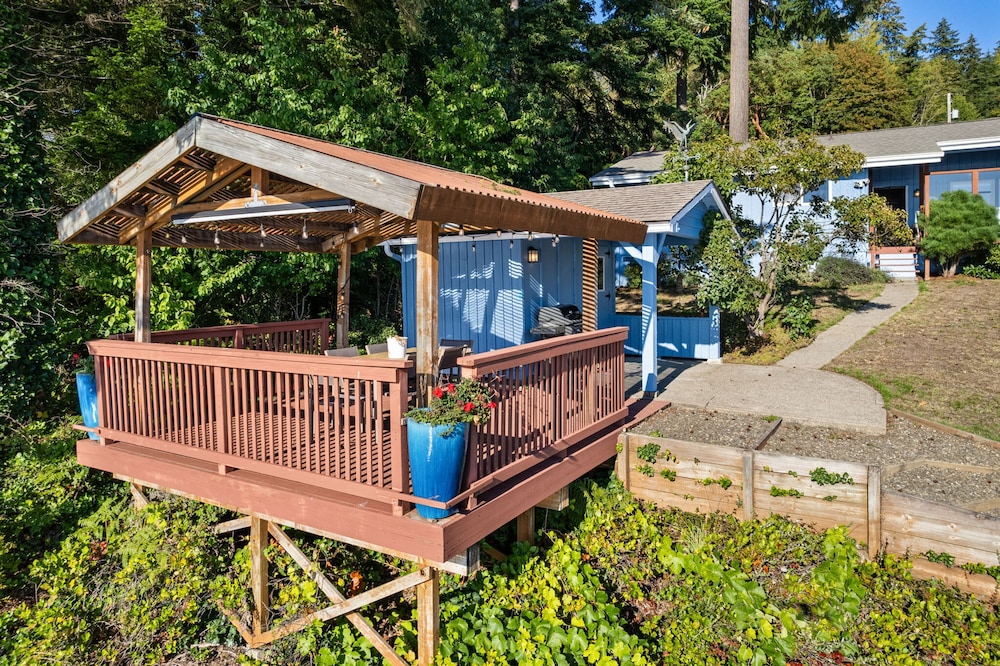Captain s Retreat in Shelton