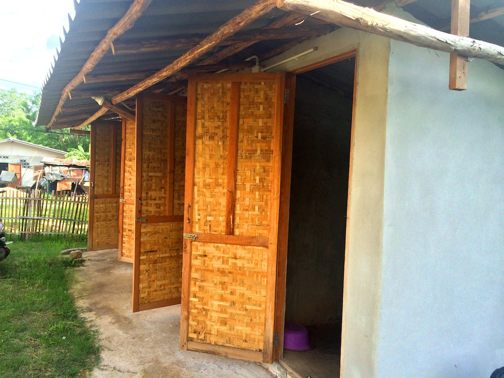 Sleepy Hut Pai