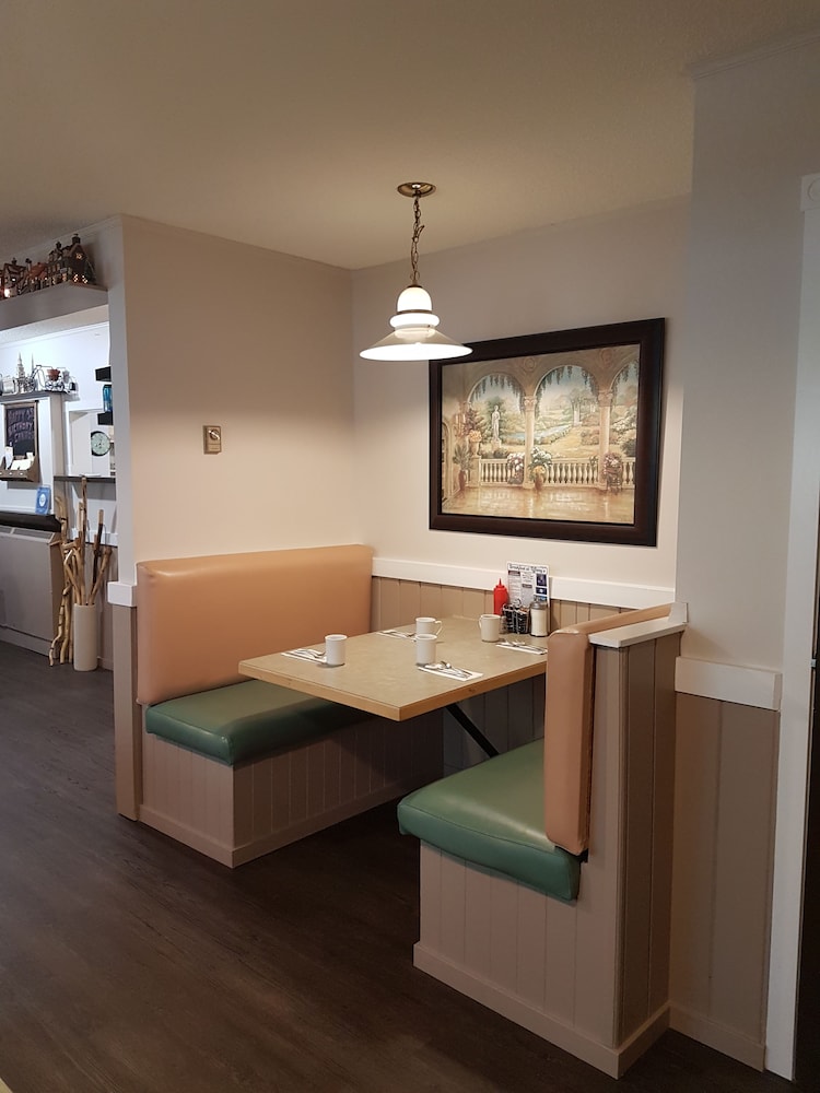 Rivermount Motel Campground and RV Park