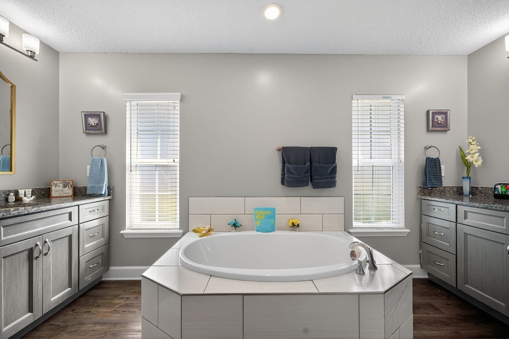 Floridays Manor 4 Bedroom Home