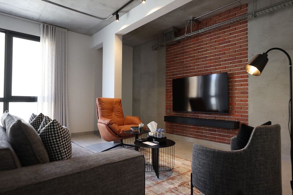 C LIVING 3 - ALMALQA