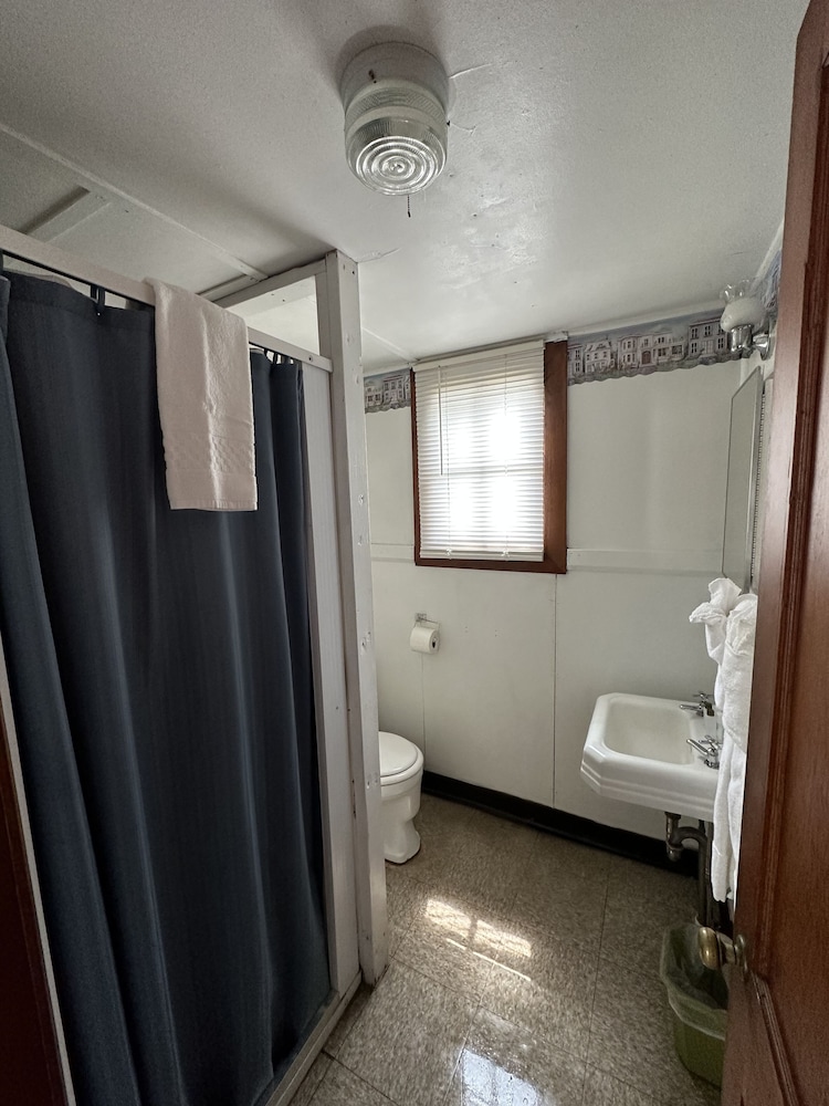 Uncle Toms Cottages - Property Image 7