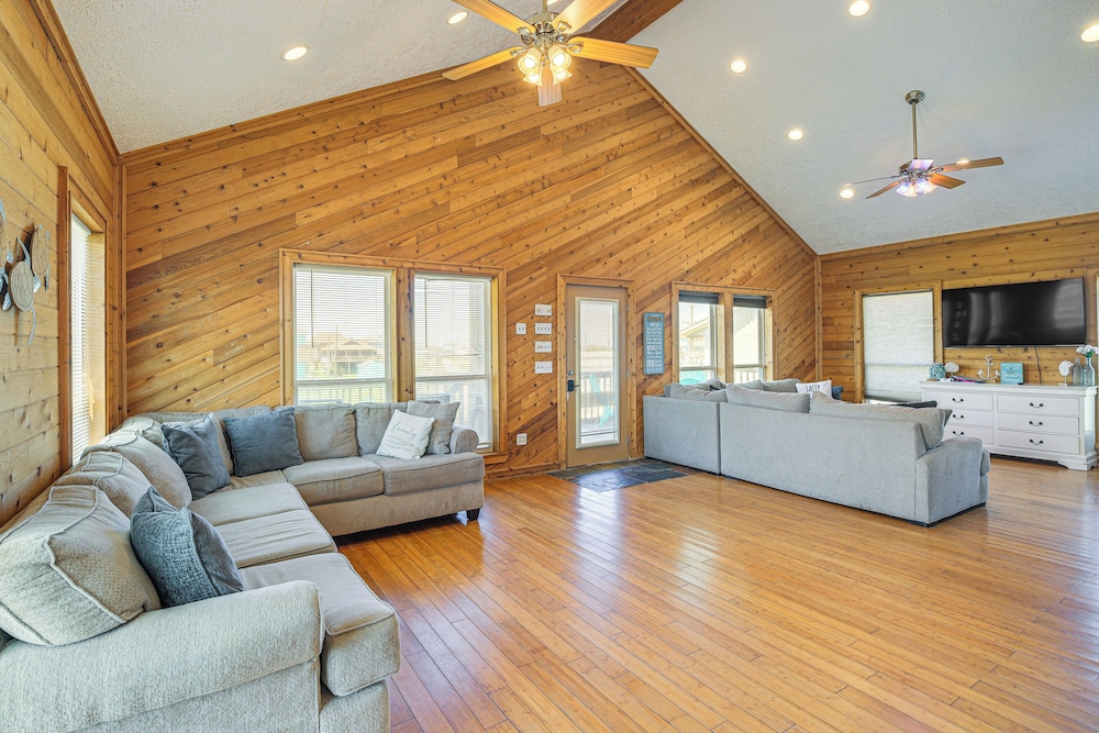 Walk to Beach: Getaway on Bolivar Peninsula!