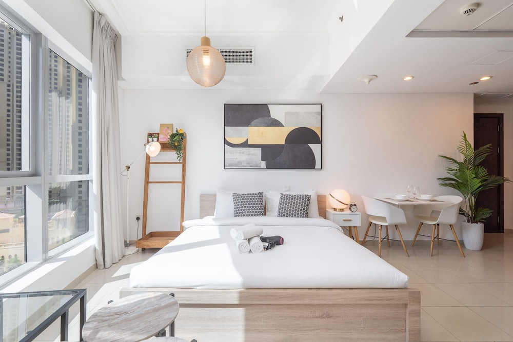 Chic Marina-view Studio in Bay Central Marina