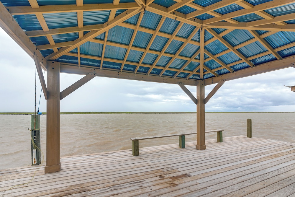 Seabreeze Retreat: Waterfront Home Near Sargent
