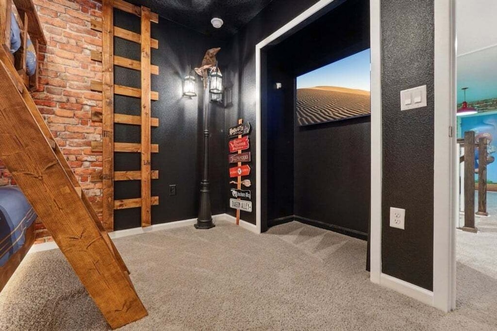 Beautiful Chic Radiance Home With Pool 5 Bedroom Townhouse