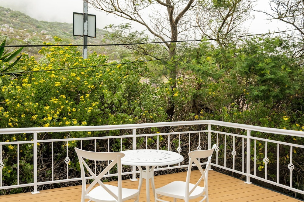 Idyllic Camps Bay Villa w 2 Pools Buddha Retreat