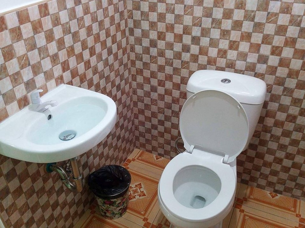 Emok's Guest House - Hostel