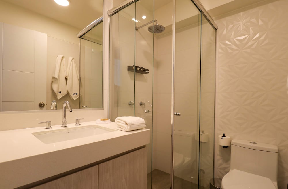 w Group-friendly 3BR w Balcony in Miraflores