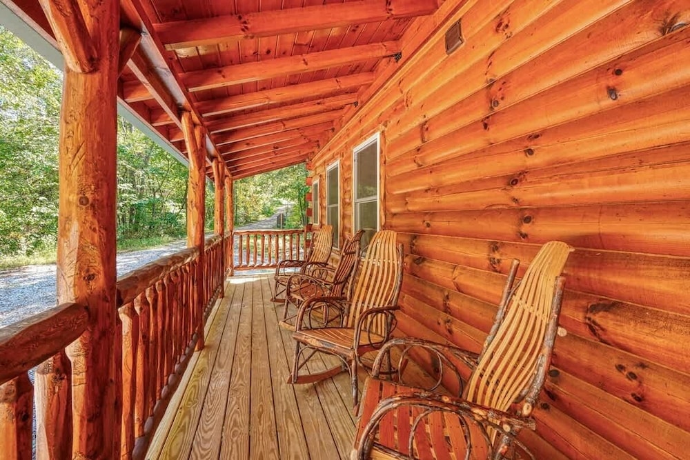 Seven Pines Cabin - Secluded in Hocking Hills
