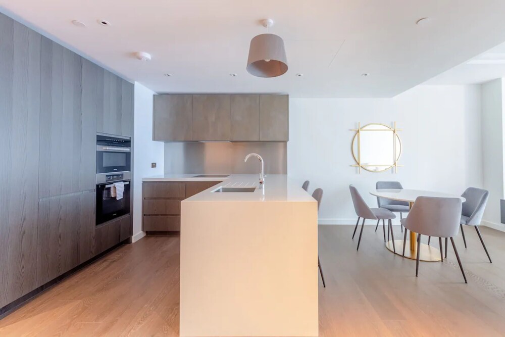 Luxurious 2 Bedroom Flat by the River Thames - Vauxhall