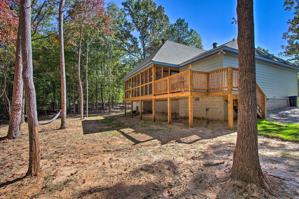 2 Mi to Golf Course + Fire Pit: Cozy Counce Cabin! view 3