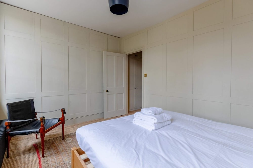 Spacious & Elegant 2BD Victorian Flat - Islington!