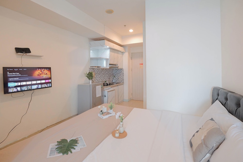 Neutral Studio Room At Grand Kamala Lagoon Apartment