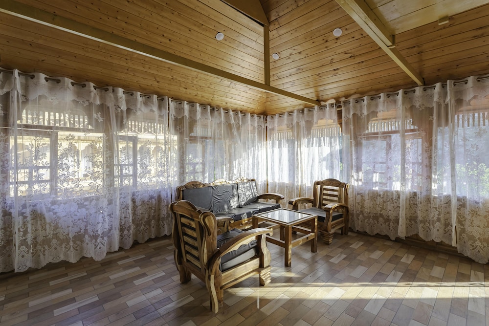 Tirthan Village Resort