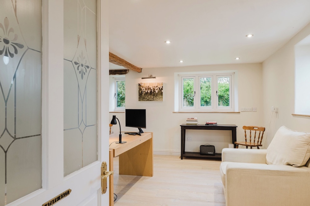 Mulberry Cottage 5BD in Wiltshire