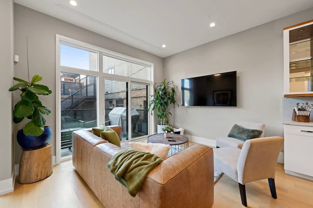 Stunning 5BR Home With 2 Rooftops Sauna Hot Tub