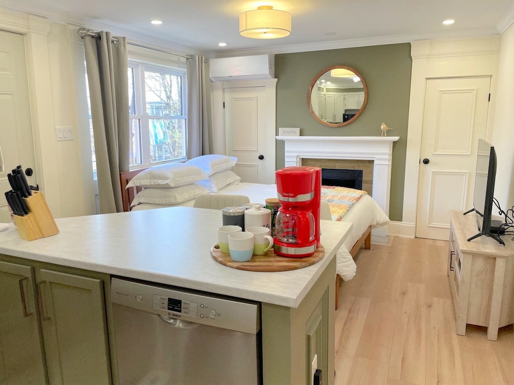 HarbourGate Condos & Studios, photo 3