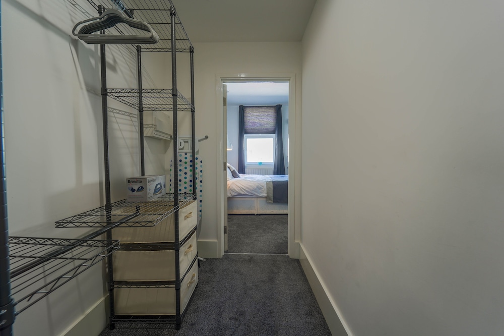 Captivating 1-bed Apartment, Merthyr Tydfil -, photo 10