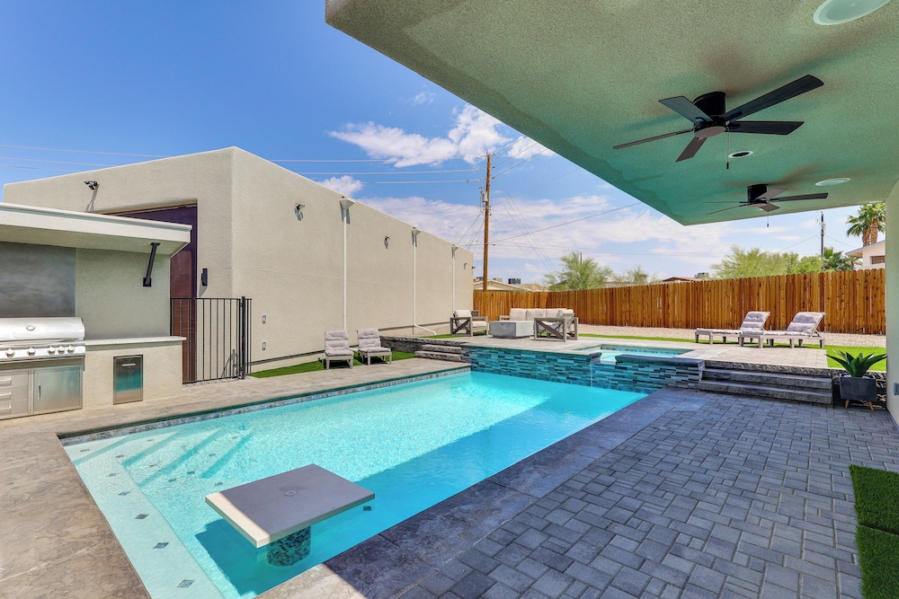 Casita + Chef's Kitchen: Lake Havasu Desert Oasis