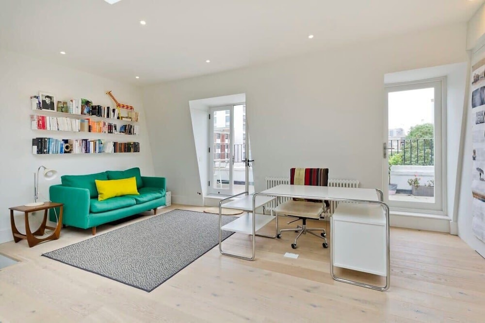 Gorgeous & Grand 5 Bed House, Holland Park