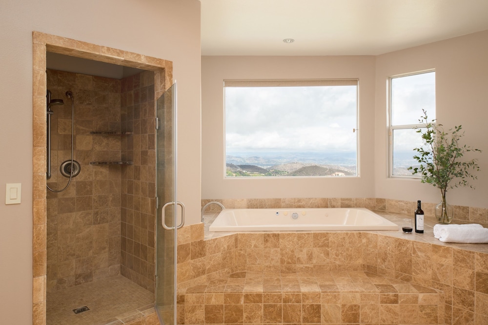 Colina by Avantstay Secluded Mountain Top Oasis w Pool Hot Tub Putting Green