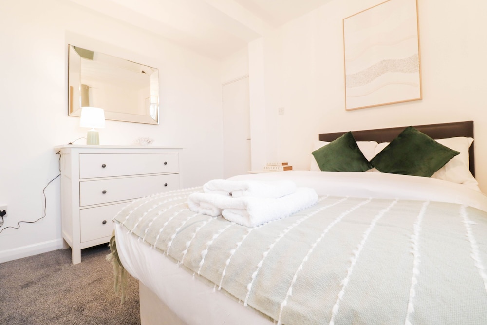 Lovely 3 Bedroom Maisonette