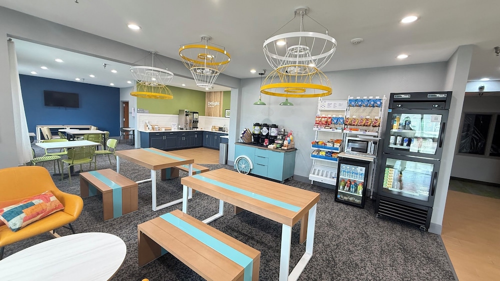 Hotel Spark by Hilton Moline Quad Cities