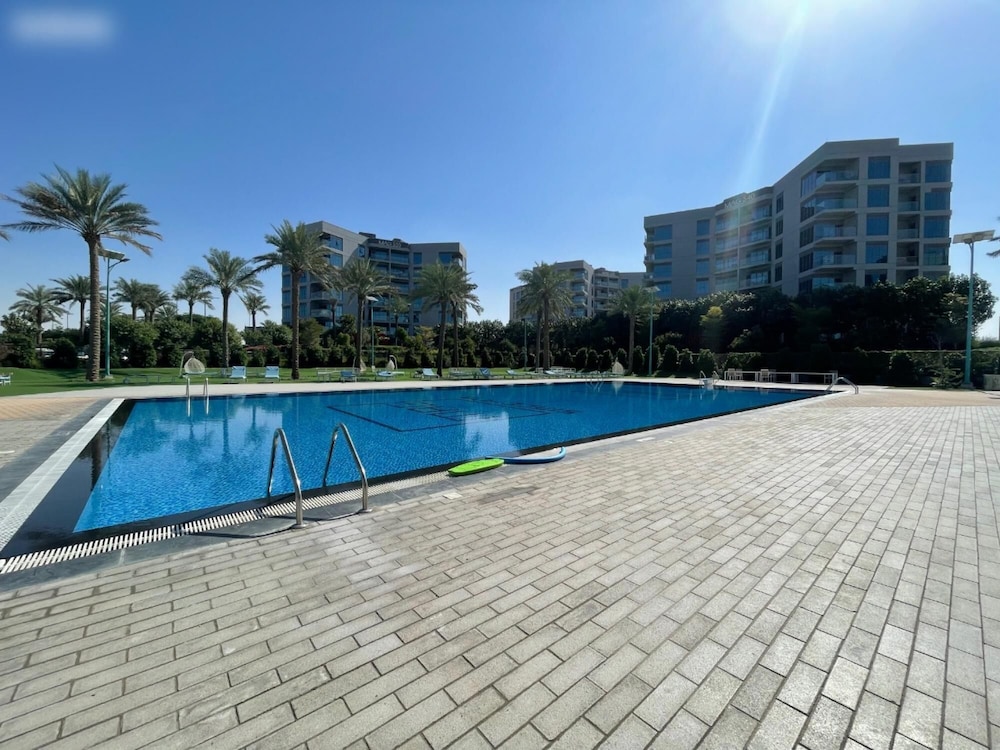 Deluxe 1BR in Dubai South