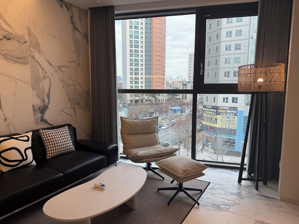 Caelum Black Gangnam Luxury Apt