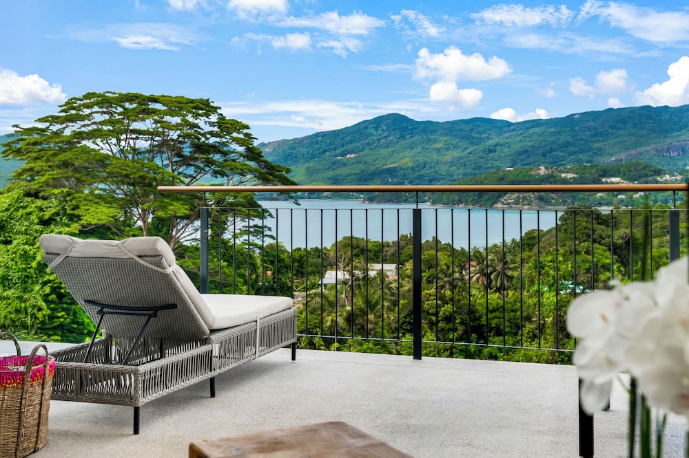 Red Palm Luxury Villas with Private Pools